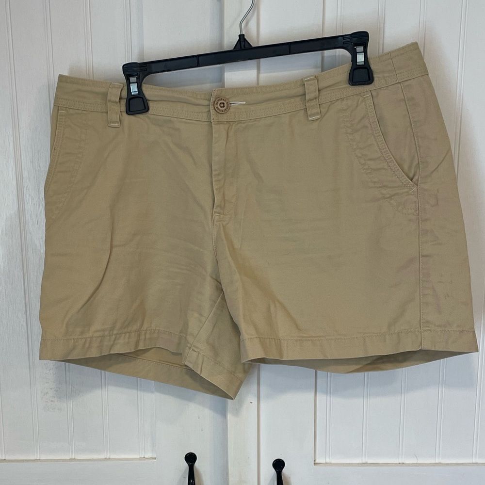 NATURAL REFLECTIONS shorts size 12
